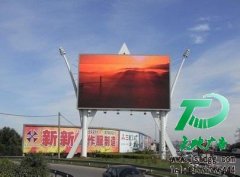 需要LED显示屏来点燃现在的广场广告